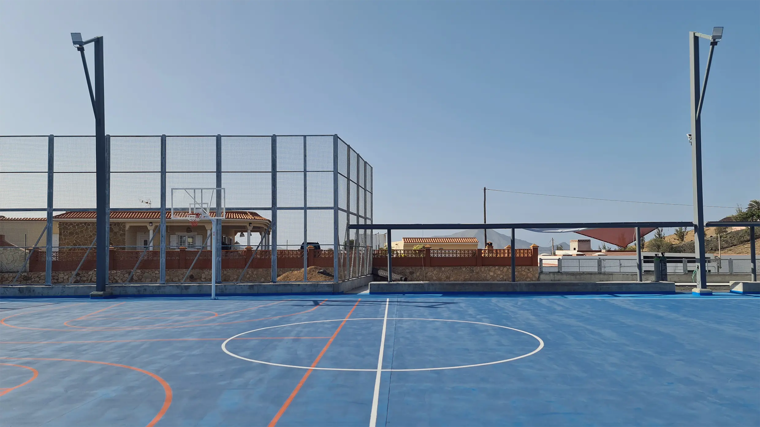 colegio-tesejerague-espacio-publico-cancha-vallado-pergola-iluminacion