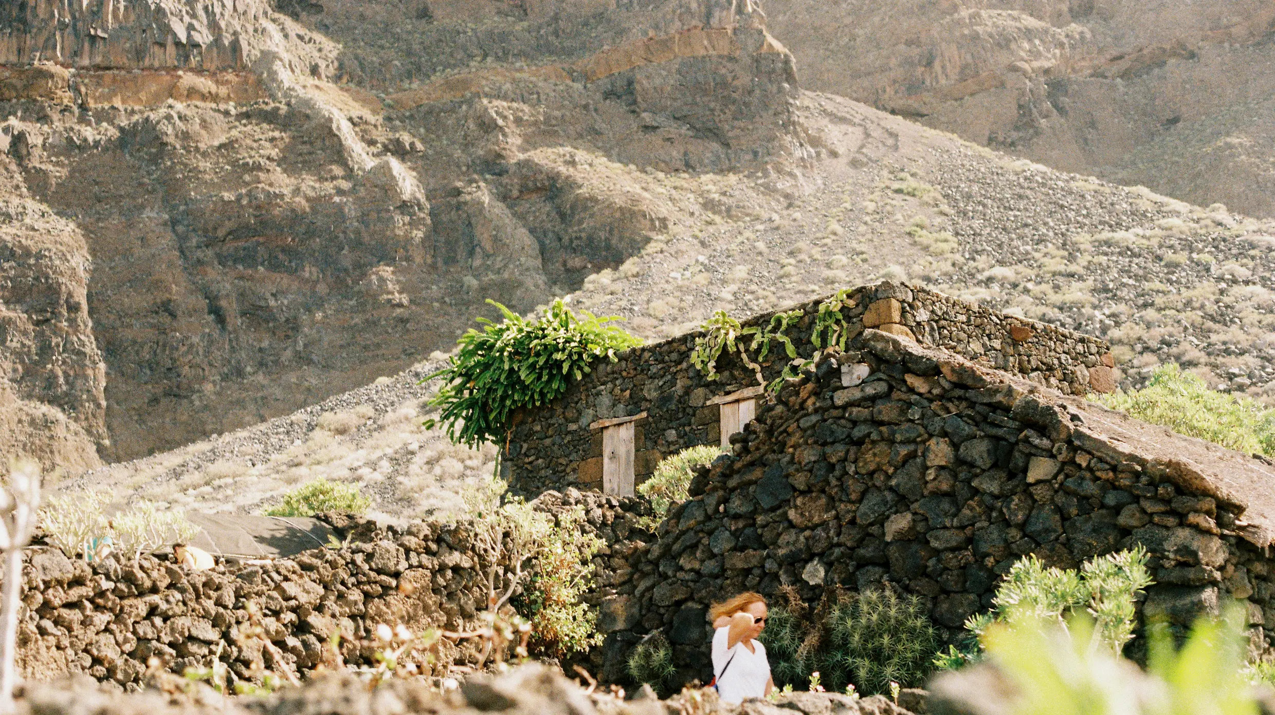 el-hierro-casa-tradicional-canaria-piedra-basalto