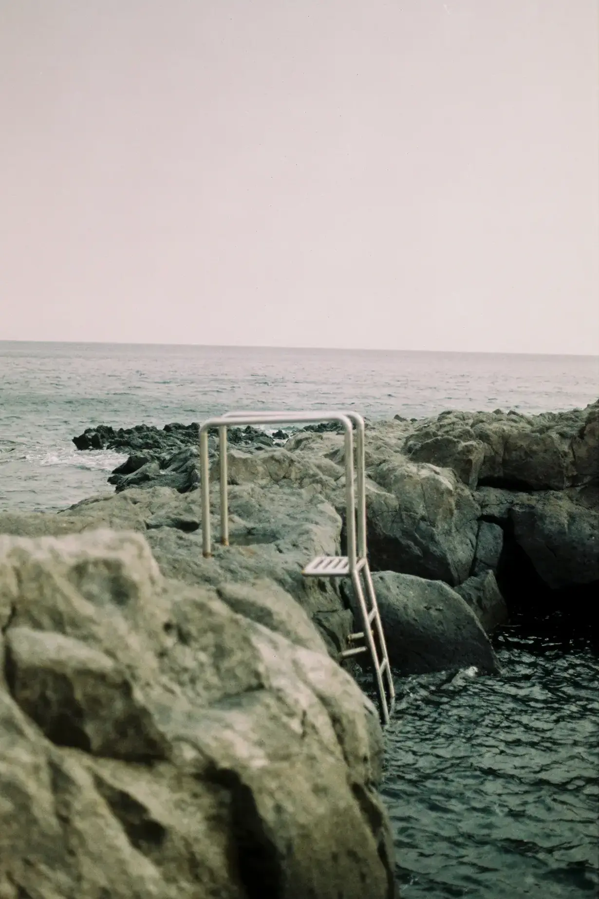 el-hierro-escalera-al-mar-basalto