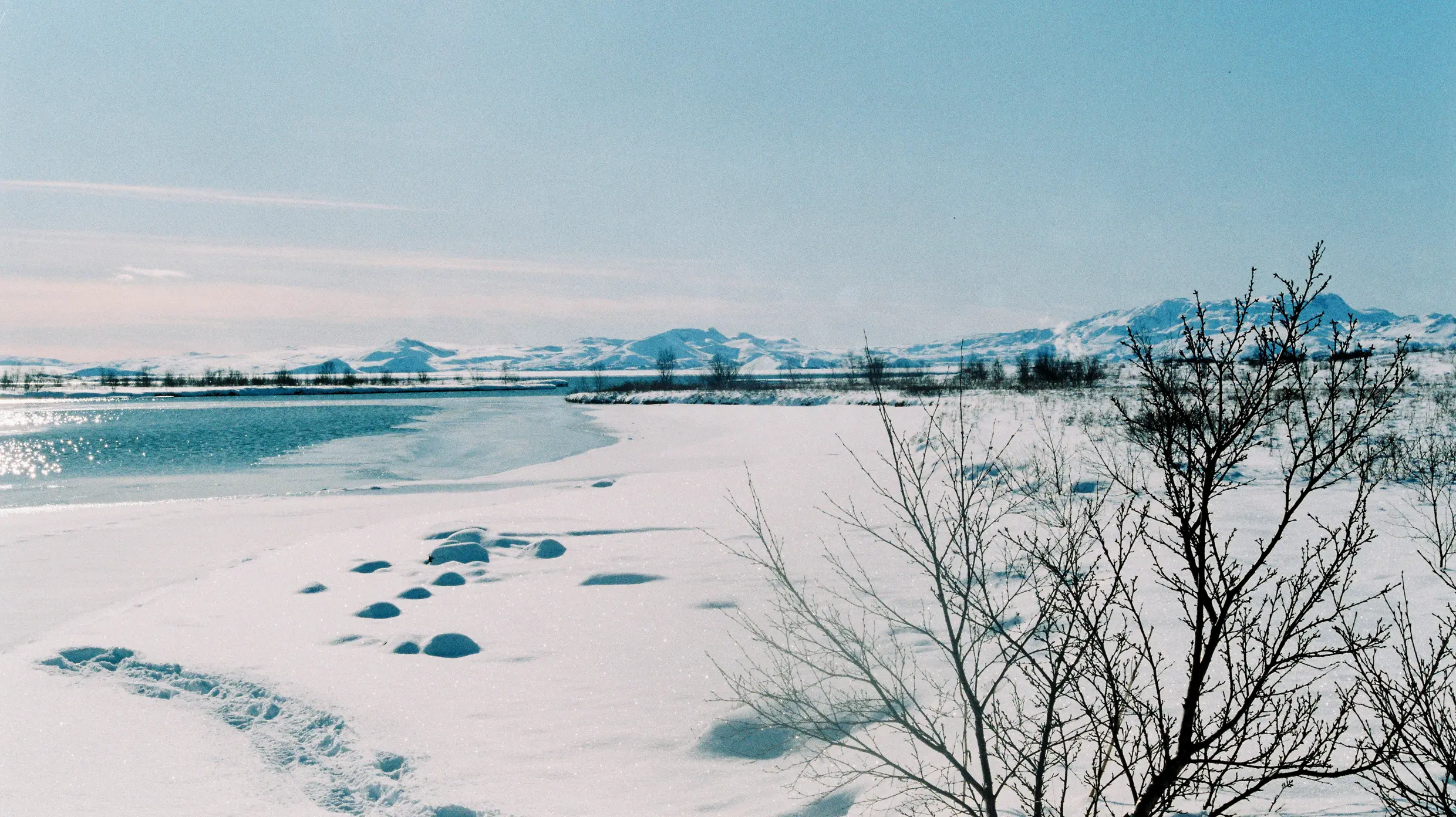 islandia-nieve-sol-lago-congelado