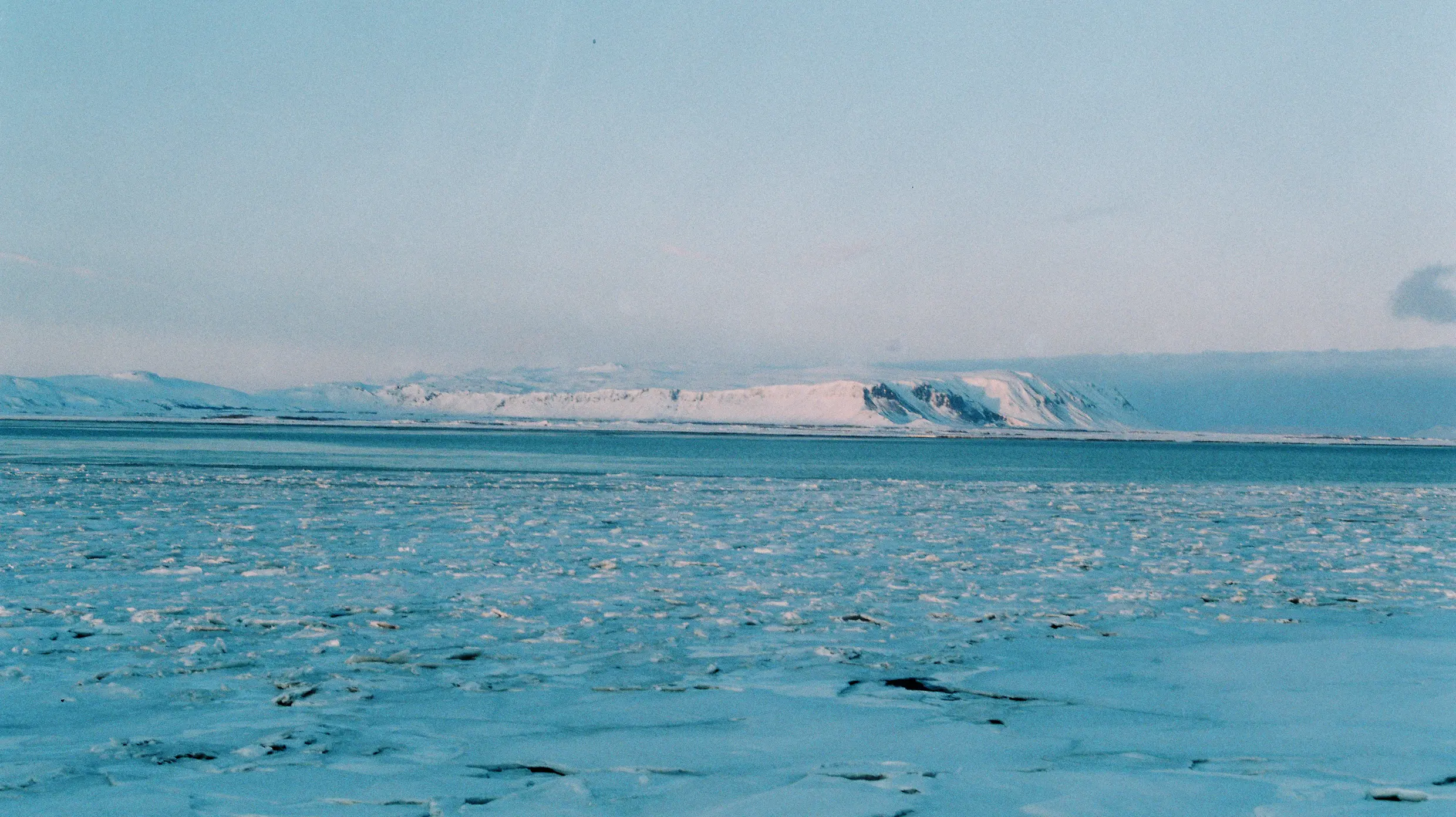 islandia-nieve-sol-mar-congelado-azul-intenso
